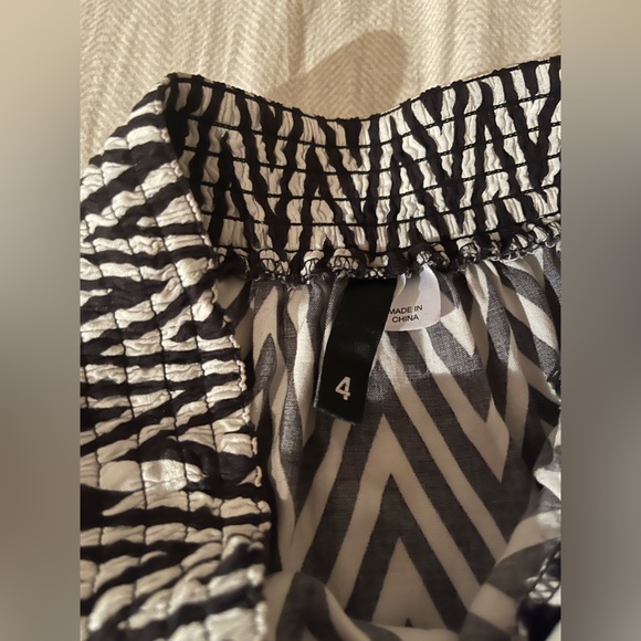 H&M skirt, black and white. Size 4. Great condition. - Picture 3 of 5